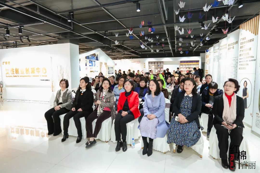 市妇联主席刘梅(左四)带队实地视察广州女性创业情况 市妇联主席刘梅(左四)带队实地视察广州女性创业情况